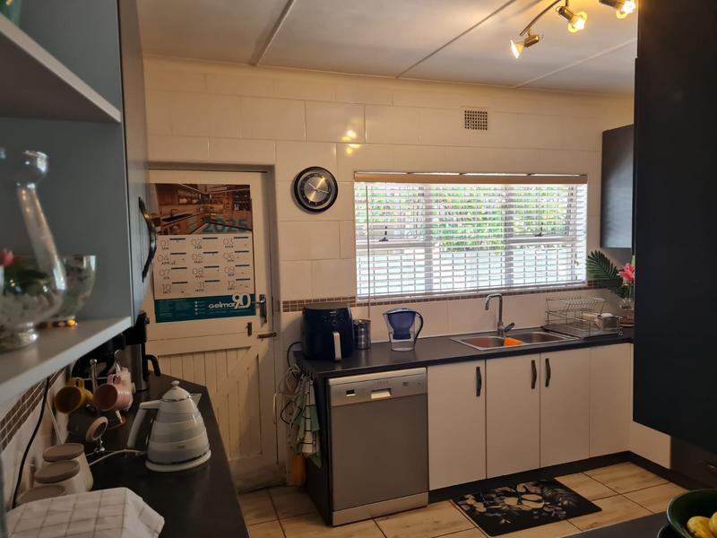 4 Bedroom Property for Sale in Goodwood Central Western Cape